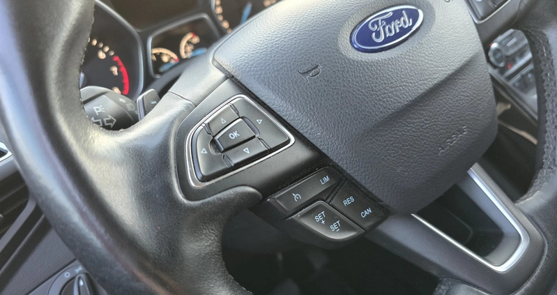 Ford Kuga cena 53700 przebieg: 107000, rok produkcji 2017 z Szczecinek małe 277